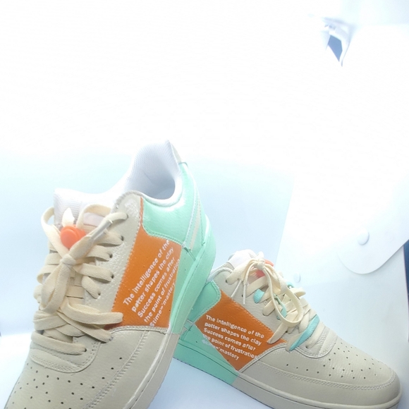 CUSTOM NIKES - Picture 3 of 6